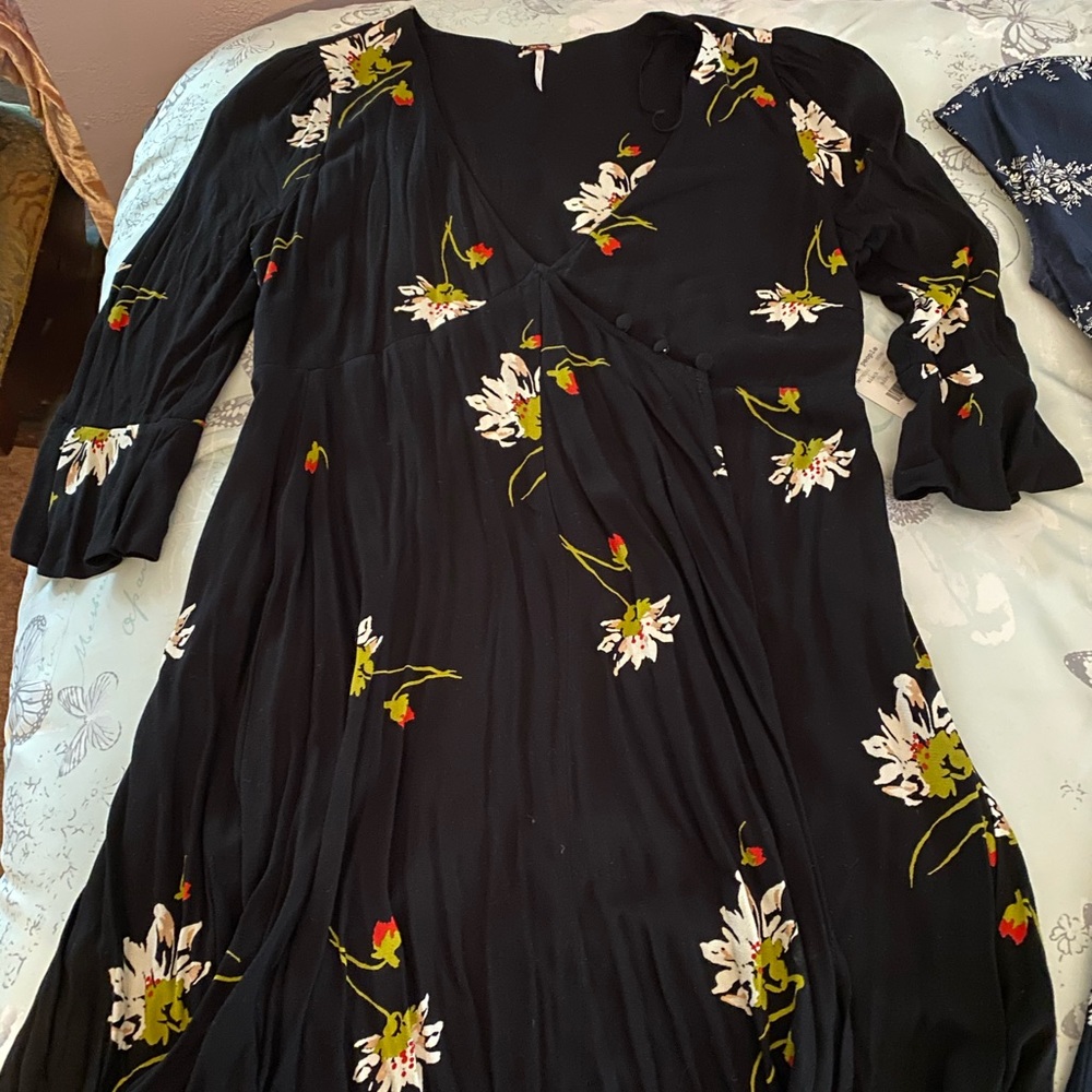 NWT FP, Beautiful wrap style button detail